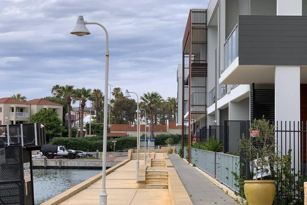 Mariner'S Cove ~ Luxe Waterfront Apartment Mindarie Zewnętrze zdjęcie